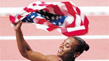 <b>EUFÓRICA.</B> White festeja con sus últimas energías la victoria en 200.