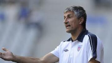 <b>CANSADO. </b>Setién se ha desesperado de esperar al Murcia.