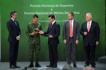 Germán Sánchez recibe de manos del presidente el Premio Nacional del Deporte