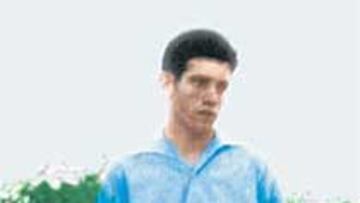 Aragonés (de pie) junto al lateral derecho del equipo Segovia (agachado).