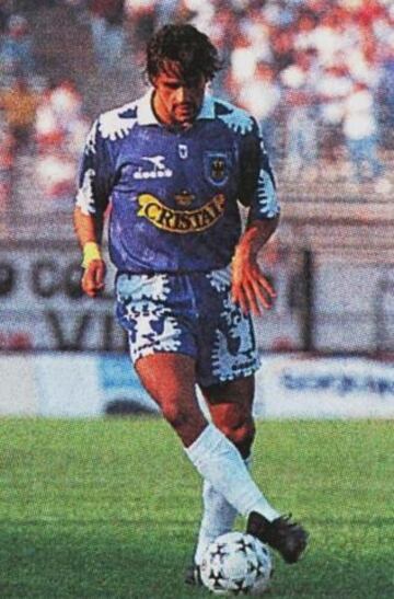 Se retiró en Deportes Concepción en 2003.