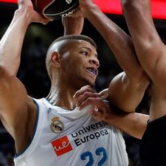 Carroll dinamita y Tavares machaca en el adiós de Mumbrú