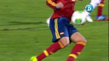 Nijhuis no pitó un penalti de Gerard Piqué dentro del área