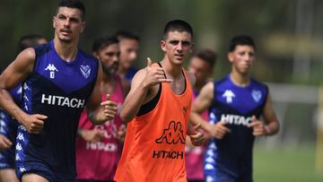 El conjunto conducido por Heinze se entrenó esta mañana sin refuerzos aunque ya acordó de palabra la llegada del delantero procedente de Independiente.