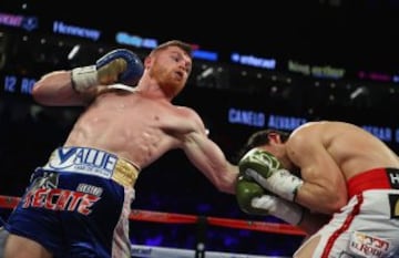 El dominio aplastante de Canelo sobre Chávez Jr. en imágenes