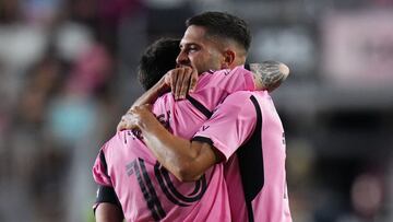 FORT LAUDERDALE, FLORIDA - OCTOBER 25: Jordi Alba #18 of Inter Miami celebrates a goal with Lionel Messi #10 during the second half against the Atlanta United during round one of the 2024 MLS Playoffs at Chase Stadium on October 25, 2024 in Fort Lauderdale, Florida. Rich Storry/Getty Images/AFP (Photo by Rich Storry / GETTY IMAGES NORTH AMERICA / Getty Images via AFP)
