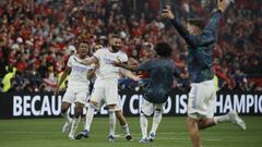 Los jugadores del Real Madrid celebran la victoria ante el Liverpool.
