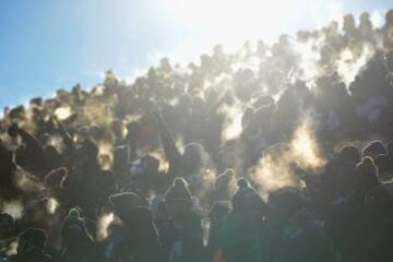 El partido más frío de la historia de los Vikings. Una temperatura de -20 grados, no impidió la llegada masiva de aficionados al TCFBank Stadium de Minneapolis para dar todo su apoyo, y hasta el último aliento, a sus Vikings. La jugada final les dejó helados.