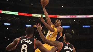 La segunda máxima marca de puntos en un partido en toda la historia de la NBA tiene la firma de Kobe. Ocurrió el 22 de enero de 2006, en un encuentro entre Raptors y Lakers. ‘Black Mamba’ anotó 18 de 20 tiros libres, 21 dobles, y siete triples. El 66% de 122 puntos que embocaron los angelinos aquella noche, fueron aportación de Kobe. Sobra decir que los Lakers ganaron ese encuentro, que tenían perdido a la altura del tercer periodo.  