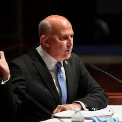 Un diputado de EEUU culpa a la mascarilla de su contagio