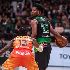 Feliz revoluciona a la Penya