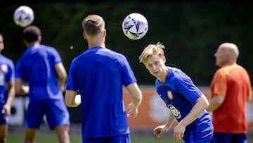 Frenkie de Jong entrenando con Países Bajos.