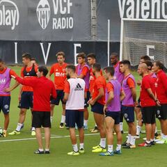 La 'Revolución Marcelino': 15 salidas y 7 altas en el Valencia