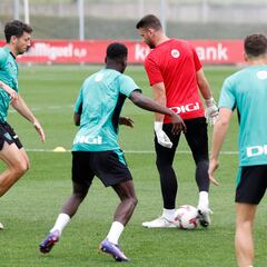 Unai Simón: “Todavía tengo algunas molestias”