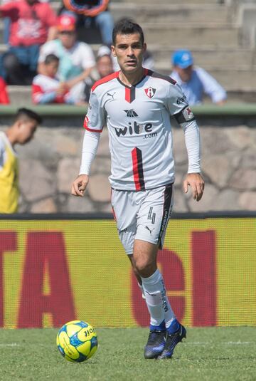 Rafa Márquez es sin duda el mejor defensa en la historia del futbol mexicano, consiguió un Bicampeoanto con el León, aunque no pudo conseguir nada con el equipo de sus amores, el Atlas