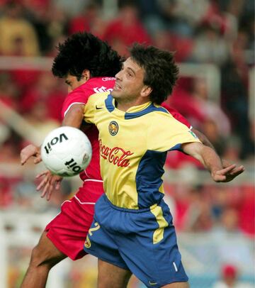 El central argentino llegó al América procedente de River Plate en el Apertura 2004. Se tenían muchas expectativas tras su fichaje, pero Ameli no estuvo a la altura y regresó con los Millonarios.