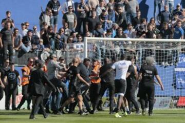 Las imágenes del ataque de los ultras del Bastia a jugadores del Lyon