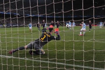 Ter Stegen detuvo el penalti lanzado por Aguero.