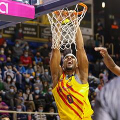 Davies redime al Barça