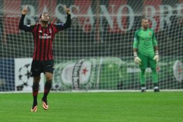 Partido Champions League, grupo H. Milán-Barcelona. 1-0.Robinho celebra el primer tanto.