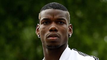 France&#039;s midfielder Paul Pogba arrives at the French national football team training base in Clairefontaine on May 24, 2016, as part of the team&#039;s preparation for the upcoming Euro 2016 European football championships.  / AFP PHOTO / FRANCK FIFE