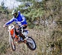 Kimi Raikkonen se entrena con su equipo de motocross