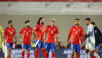 Futbol, Argentina vs Chile
Sexta fecha, eliminatorias al mundial 2026.
Los jugadores de la seleccion chilena lamentan la derrota contra Argentina por el partido de clasificacion al mundial 2026 realizado en el estadio Monumental de Buenos Aires, Argentina.
05/09/2024
Alejandro Pagni/Photosport
Football, Argentina vs Chile
6nd turn, 2026 World cup qualifiers.
ChileÕs players react after loosing against Argentina for 2026 World Cup qualifier match held at the Monumental stadium in Buenos Aires, Argentina.
05/09/2024
Alejandro Pagni/Photosport