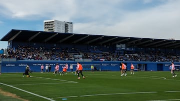 Panorámica del entrenamiento a puerta abierta del Espanyol, este sábado, en la Ciudad Deportiva Dani Jarque.