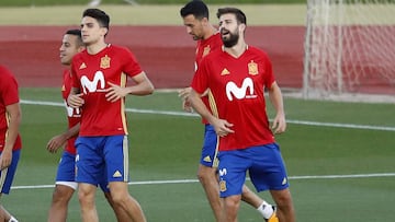 Piqué tuitea sobre el 1-O en la concentración de la Selección