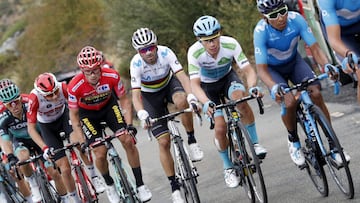 Nairo Quintana, Miguel &Aacute;ngel &#039;Superman&#039; L&oacute;pez, Alejandro Valverde y Primoz Roglic durante la vig&eacute;sima etapa de la Vuelta a Espa&ntilde;a 2019 con final en la Plataforma de Gredos.