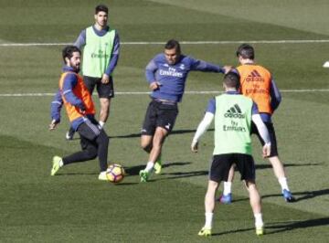 Durante el entrenamiento jugaron un partidillo, y Bale apunta a titular.