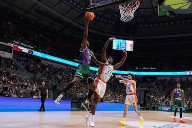 El Unicaja empieza arrollando y acaba suspirando