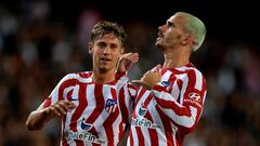 Soccer Football - LaLiga - Valencia v Atletico Madrid - Mestalla, Valencia, Spain - August 29, 2022 Atletico Madrid's Antoine Griezmann celebrates scoring their first goal with Marcos Llorente REUTERS/Pablo Morano