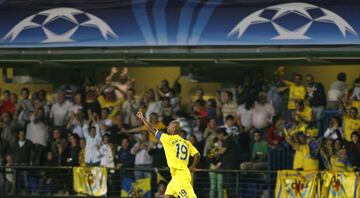 El hispano brasileño fue el eje y pulmón de la selección de Luis Aragonés en 2008. Gran temporada en su club, Villarreal que le valió para ganarse el puesto en La Roja. 