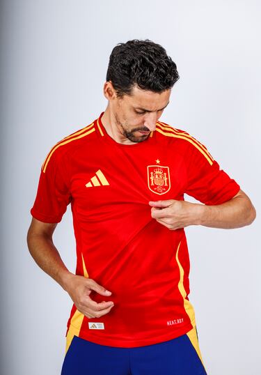 Los internacionales ya posan con la nueva equipación