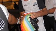 Neymar salió de Pacaembu con una guía de español