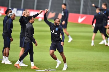 Sterling apologised for late England arrival - Southgate