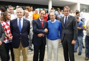 En 2011 el Racing de Santander inauguró las nuevas instalaciones de la Albericia en homenaje a Nando Yosu. 
 