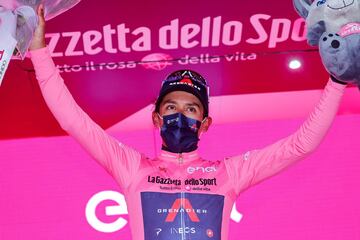 El ciclista colombiano Egan Bernal del Team INEOS Grenadiers ganó la novena etapa del Giro de Italia 2021 y es el nuevo líder de la clasificación general.