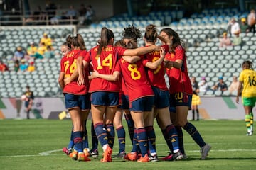 Spain beat Jamaica 3-0 thanks to goals from Esther, Maite and Fiamma.