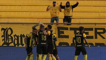 Peñarol se lleva un clásico con polémica ante Nacional