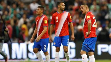 Football Soccer - Mexico v Costa Rica - World Cup 2018 Qualifiers - Azteca Stadium, Mexico City, Mexico - 24/3/17- Costa Rica&#039;s players react after losing to Mexico. REUTERS/Henry Romero