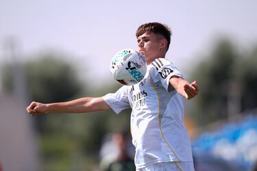 Edad: 18 | Posición: Defensa central | Apariciones: 16