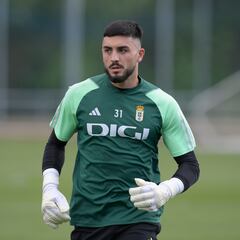 Oviedo, escuela de porteros: después de Lunin, Leo Román