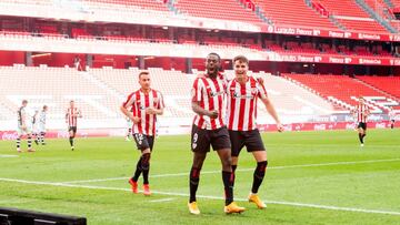 Williams, Morcillo y Berenguer celebran el gol ante el Levante.