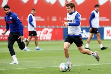 El Atlético pasa de fase en el trabajo y el Cholo prueba once