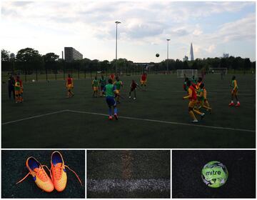 Un equipo infantil en su campo de entrenamiento en el sudeste de Londres.