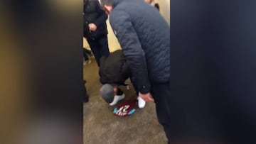 Pisotones y lapos a la camiseta de Payet de los fans 'hammers'