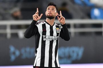 El delantero berciano firm¨® un doblete que estuvo a punto de suponer una nueva victoria de su equipo y mantener su distancia con los puestos de playoff.