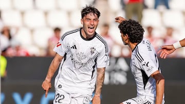 Lluís López: cuando la defensa del Alba sonríe